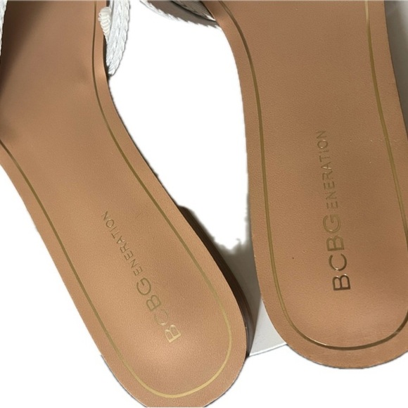 BCBGeneration Kala open toe casual  Flat Sandals Size 10, White & Black - Picture 3 of 9